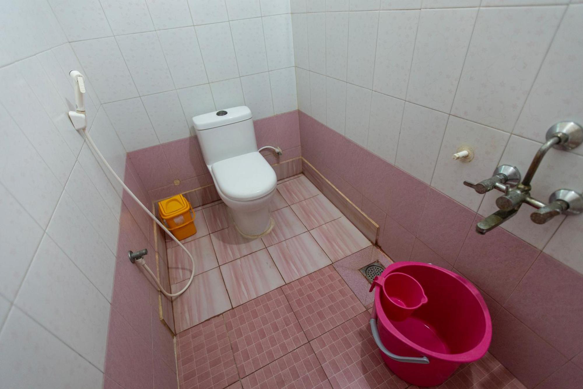 Deluxe Room (2 Adults + 1 Child),1499890414:JPEG